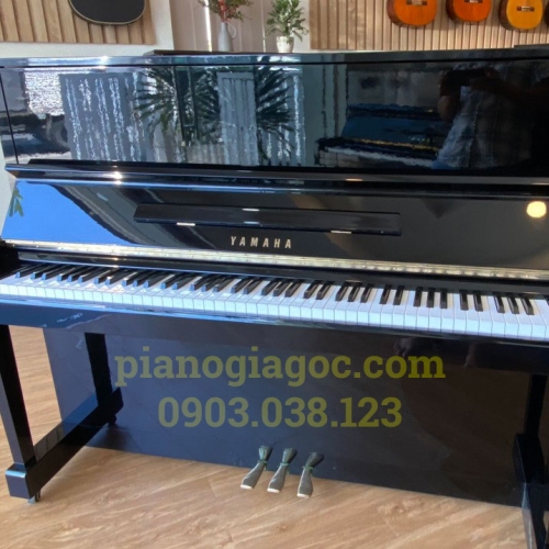 Piano Yamaha MC301