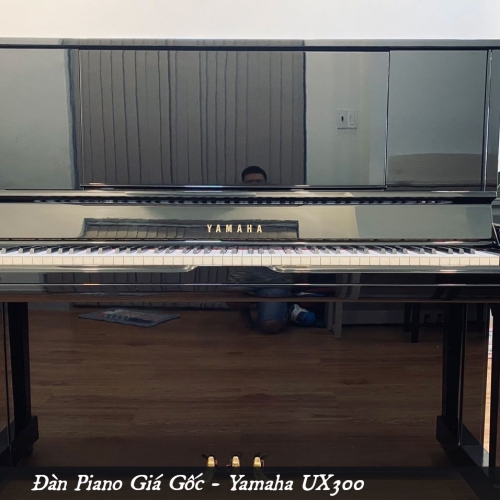 Piano Yamaha UX300